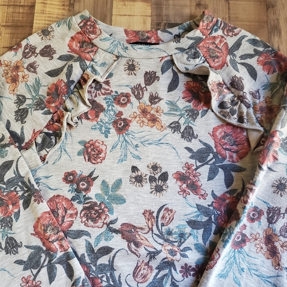 Signature Studio gray floral lightweight ruffled long sleeve sweatshirt small - Picture 6 of 14